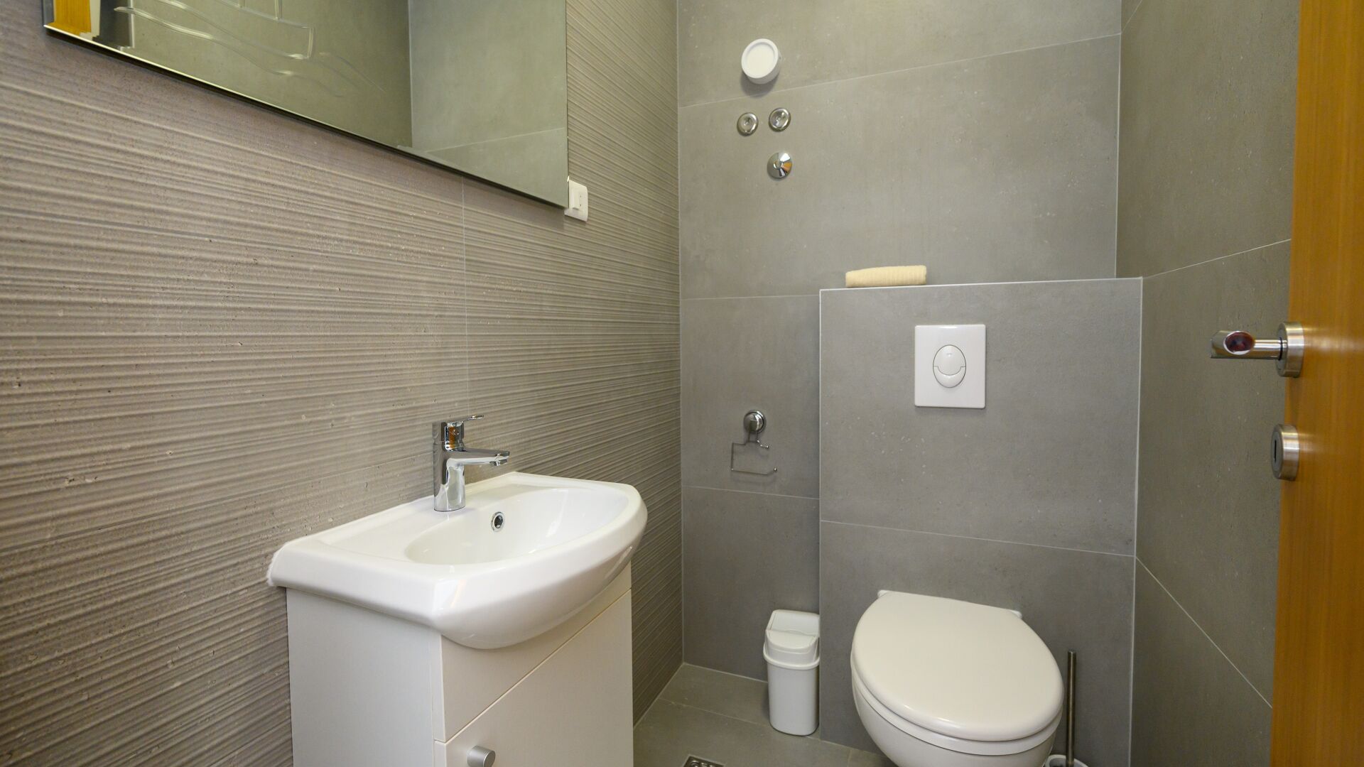 Dusch, hårtork och handdukar