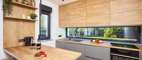 Fridge, oven, dishwasher, coffee/tea maker