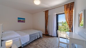 6 habitaciones, tabla de planchar con plancha y wifi gratis 