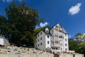 Exterior - Apartment '22' with Balcony and Wi-Fi (Sellin)