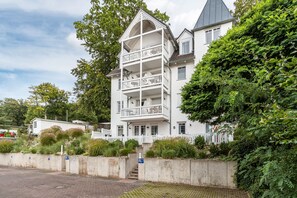 Exterior - Apartment '22' with Balcony and Wi-Fi (Sellin)