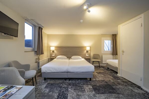 1 slaapkamer, een strijkplank/strijkijzer, gratis wifi, beddengoed