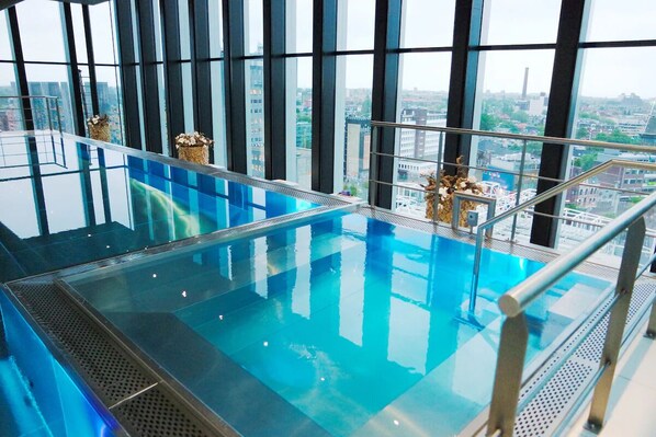 Piscine intérieure
