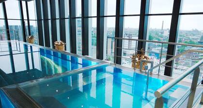 Bright Room Near Leiden Gardens with Spa and Pool