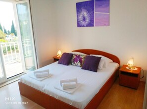 Zweibettzimmer (Double Or Twin Room With Terrace and )