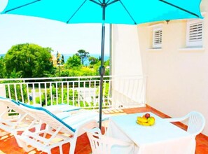 Habitación con 2 camas individuales (Double Or Twin Room With Terrace and ) | Terraza o patio