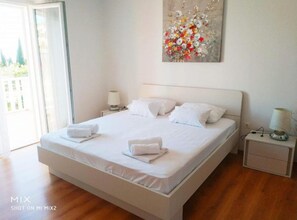 Dubbelrum (Double Room With Sea View 9) | 8 sovrum och barnsängar