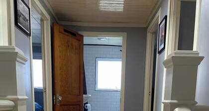 Nan’s Place Vacation Home! Traditional salt box home w/ accessibility ramp