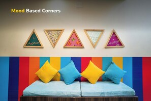 Lobby sitting area - goSTOPS Amritsar Chatiwind Gate  (Amritsar)