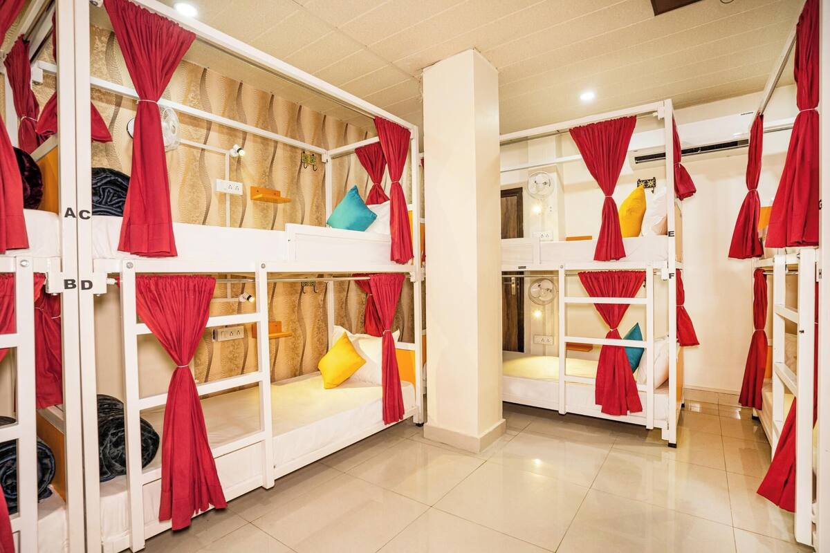 Bed in 8 Bed Mixed AC Dormitory Room with Ensuite Bathroom | WiFi (free)