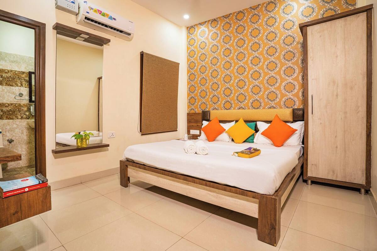 Deluxe Private A/C Room with Ensuite Bathroom | WiFi (free)