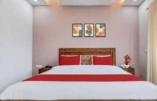 Super Hotel Pari Chowk Formerly The Divine KRC