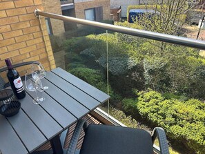 Outdoor dining - Stunning modern home in Lincoln (Lincolnshire)