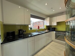 Coffee/tea maker, fridge, microwave, oven