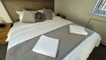 2 bedrooms, iron/ironing board, free WiFi
