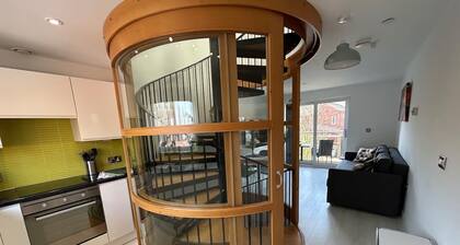 2-Bedroom Modern Home in Historic Lincoln