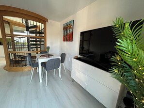 Dining - Stunning modern home in Lincoln (Lincolnshire)