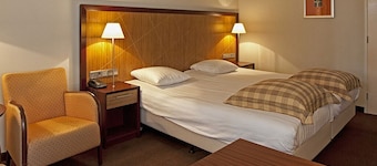 Peaceful Nature Stay Just Minutes from Lively Groningen Attractions! Pool!