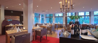 Peaceful Nature Stay Just Minutes from Lively Groningen Attractions! Pool!