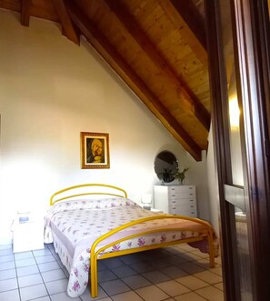 3 Schlafzimmer, Bügeleisen/Bügelbrett
