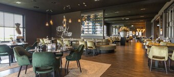 The Perfect Balance of Forest Peace and Historic Charm! Onsite Dining!