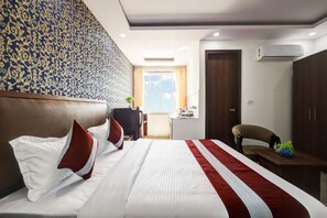 Deluxe Room with Kitchenette and Balcony | View from room