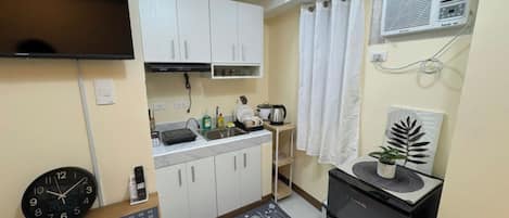 Fridge, stovetop, cookware/dishes/utensils