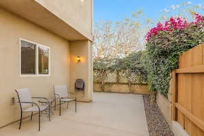 Terrace/patio - Walk to Dining, Mission + Pacific Beach, and Bars/Nightlife | Private Backyard (San Diego)