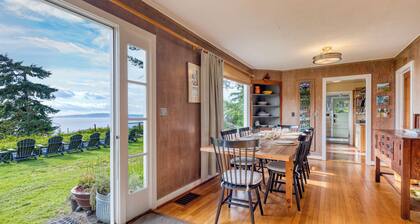 Maxwelton Aerie | Bluffside Retreat w/ Sweeping Puget Sound Views + Firepit