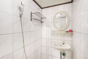 Mixed Dormitory Room | Bathroom | Hair dryer, shampoo, toilet paper