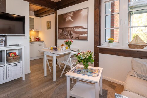 Studio 'Strandgut' with Private Terrace, Shared Garden and Wi-Fi