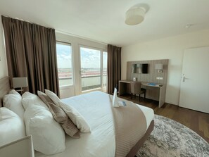 1 slaapkamer, een strijkplank/strijkijzer, gratis wifi, beddengoed
