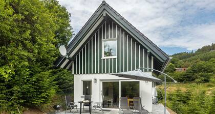 Ferienhaus 'Traumblick' mit Bergblick, privater Terrasse und Wi-Fi