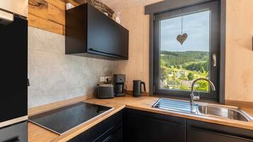 Geladeira, micro-ondas, fogão, cooktop