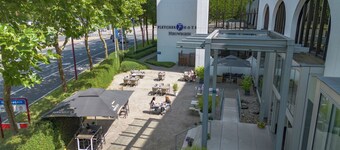 Relax and Recharge: Indoor Pool, Free Parking & Scenic Nature Walks Nearby
