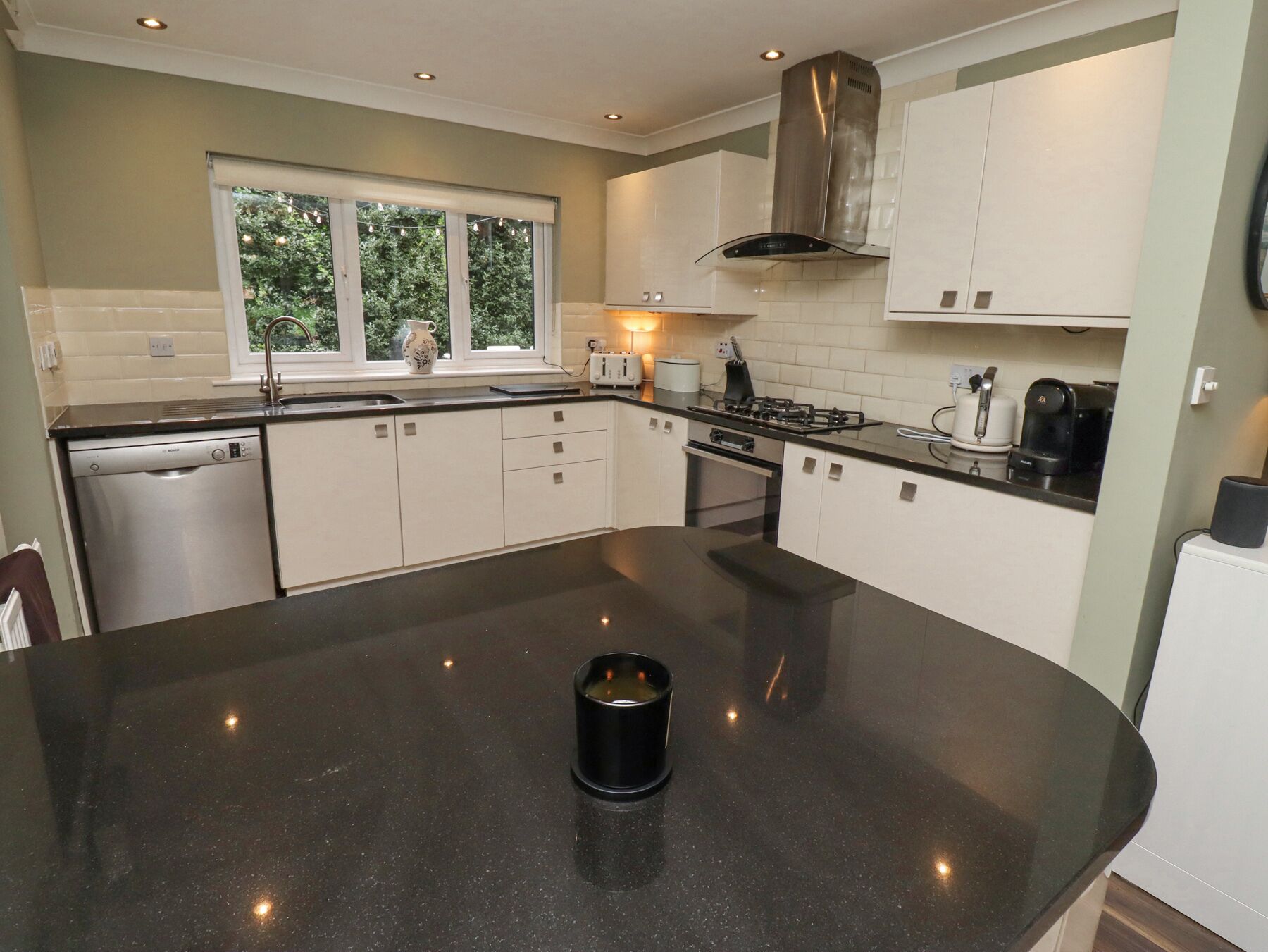 Dishwasher, cookware/dishes/utensils