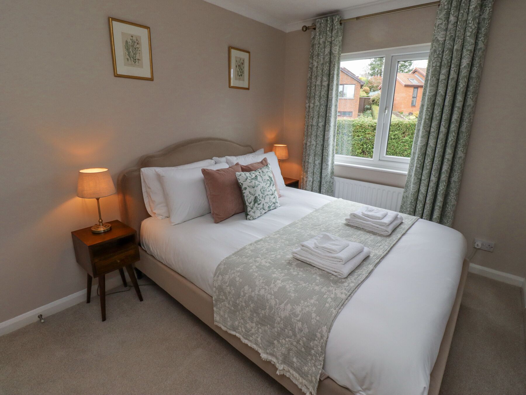 4 bedrooms, individually decorated, individually furnished, free WiFi