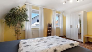 3 bedrooms, iron/ironing board, free WiFi, bed sheets
