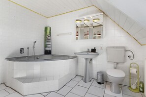 Een douche, een haardroger, handdoeken