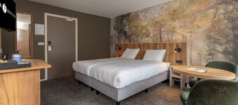 Charming Woodland Stay with Free Parking and Indoor Pool, Near Valkhof Museum!