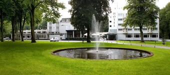Charming Woodland Stay with Free Parking and Indoor Pool, Near Valkhof Museum!