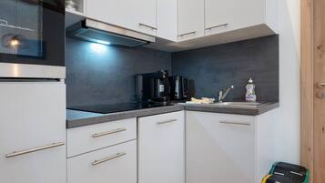 Refrigerador, horno, parrilla de estufa y lavavajillas