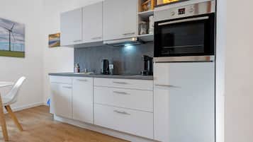 Refrigerador, horno, parrilla de estufa y lavavajillas