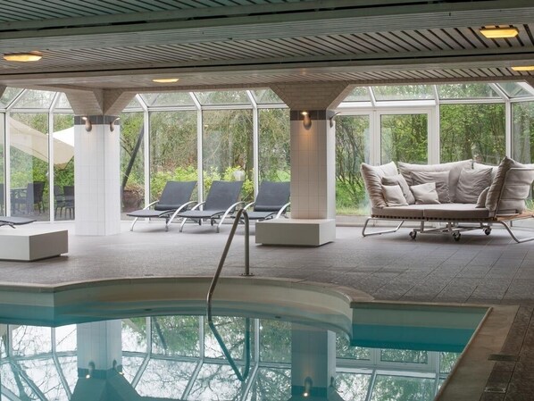 Indendørs pool
