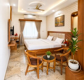Deluxe Double Room, City View | In-room safe, soundproofing, free WiFi, bed sheets - Hotel Ganga Vatika Varanasi (Varanasi)