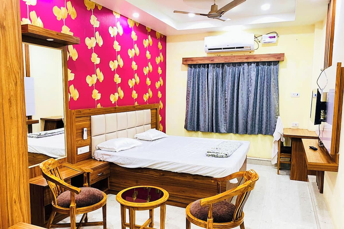 Executive Double Room, City View | In-room safe, soundproofing, free WiFi, bed sheets