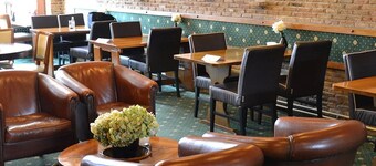 Central Comfort with Easy Access to the Seaside! Free Breakfast and Parking!