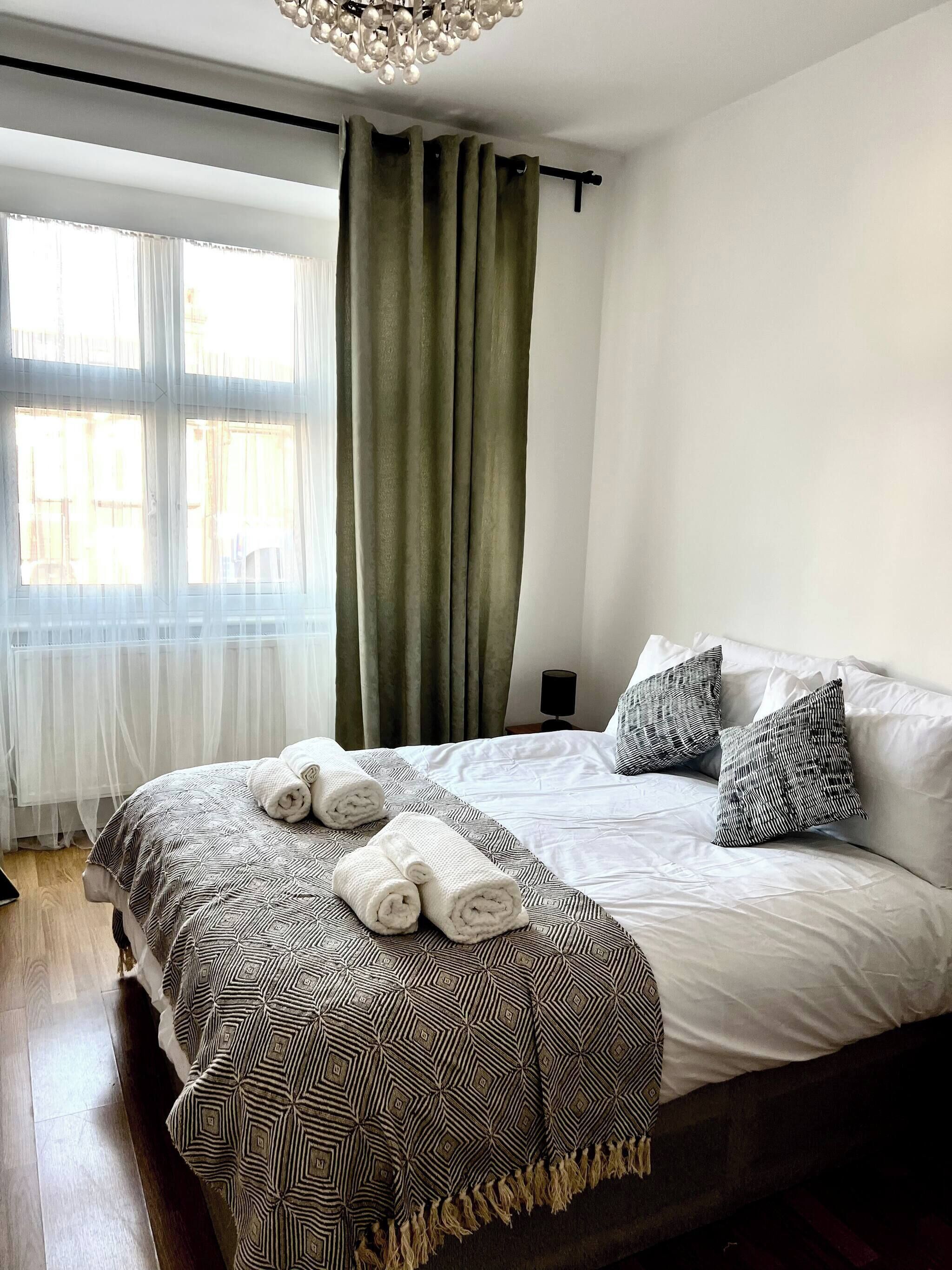 3 slaapkamers, een strijkplank/strijkijzer, internet