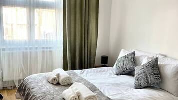 3 slaapkamers, een strijkplank/strijkijzer, internet