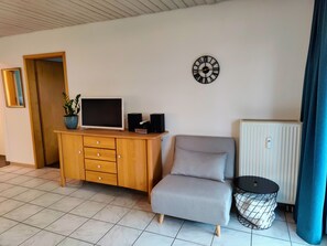 Télévision, chaîne hi-fi